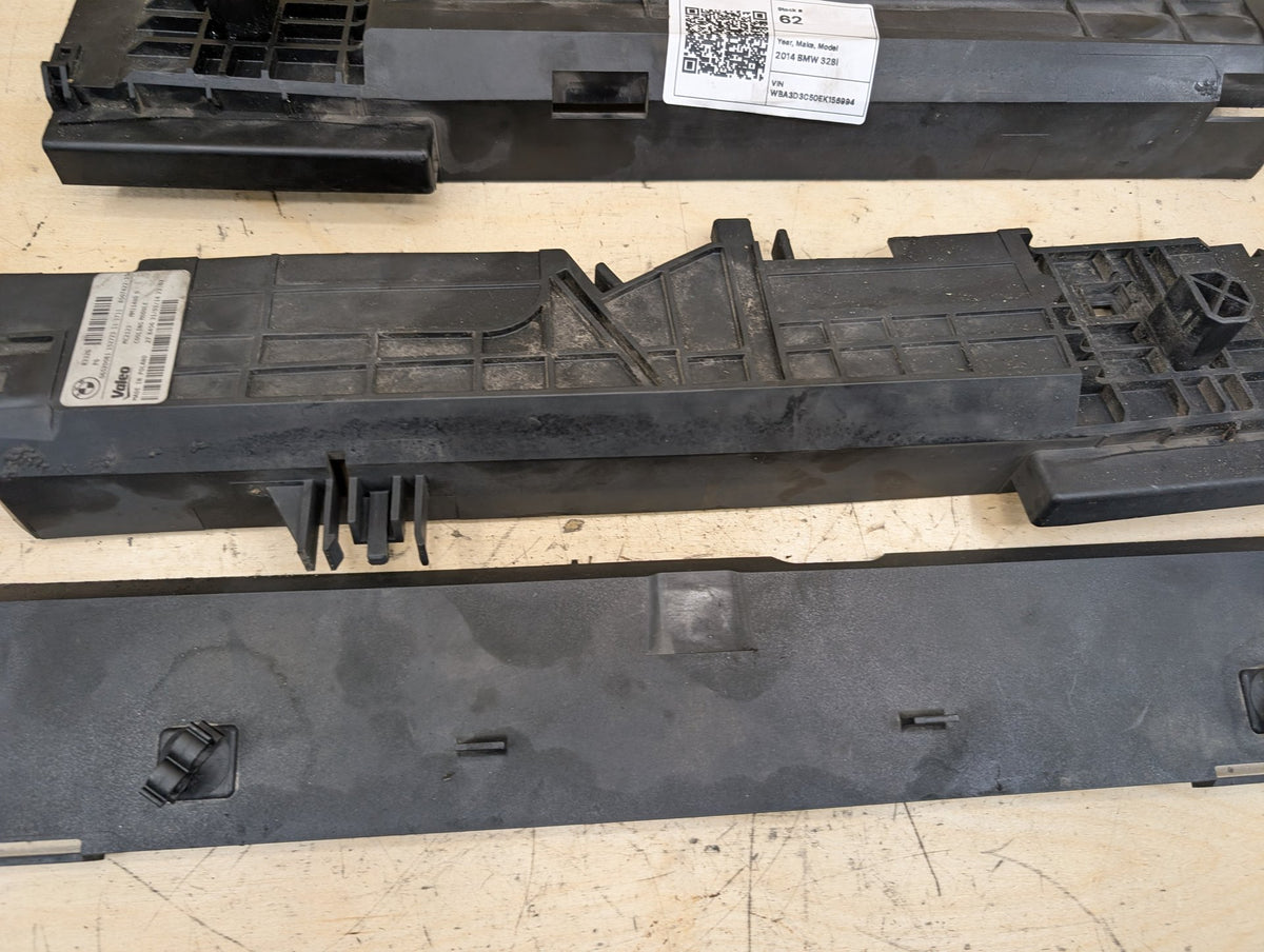 2012-2018 BMW 328i F30 Right Passenger Side Rocker Panel Brackets SET 8507422