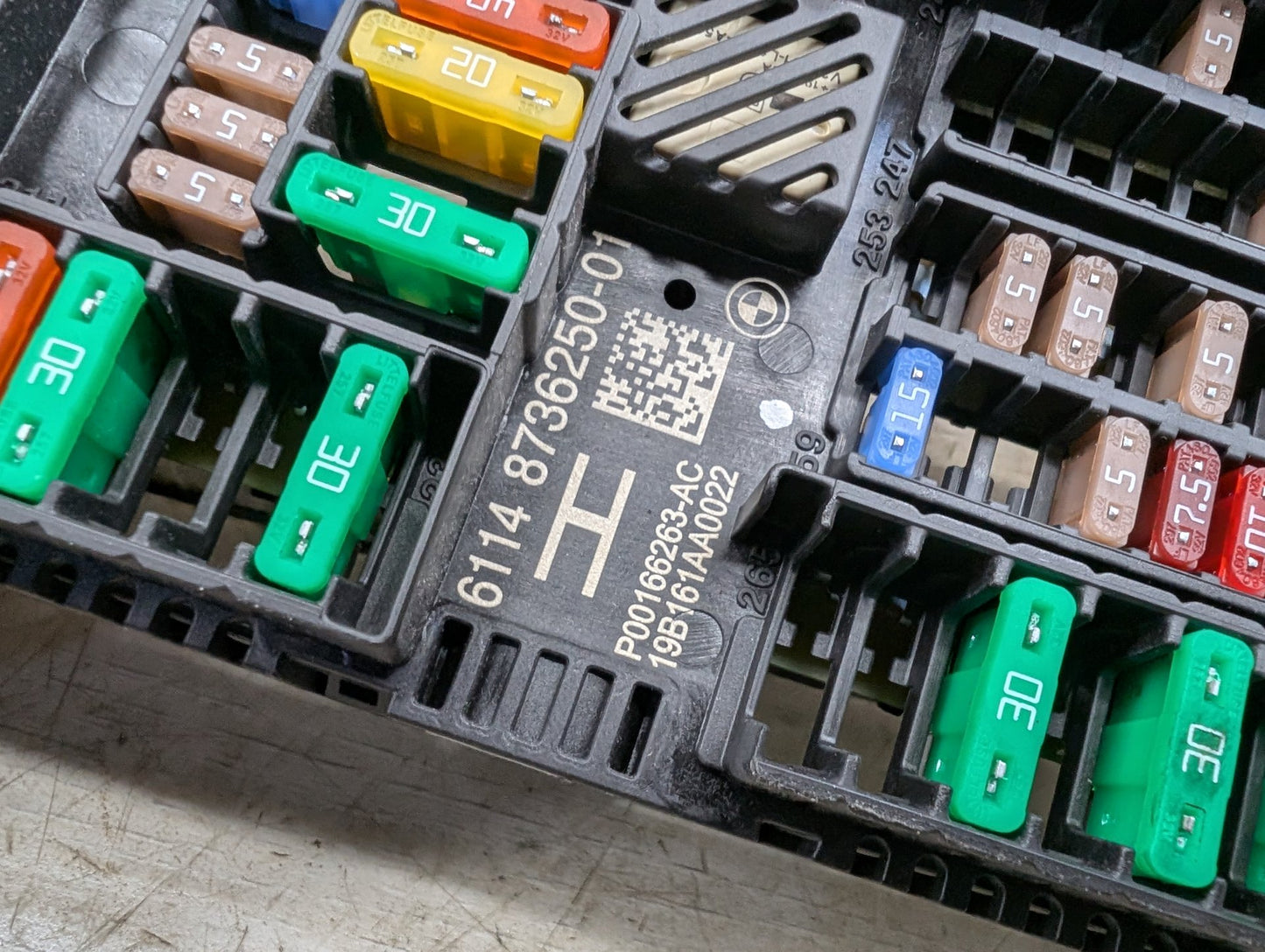 2018 - 2024 BMW X3 G01 Rear Power Distribution Fuse Box 8736250 B58B30O1