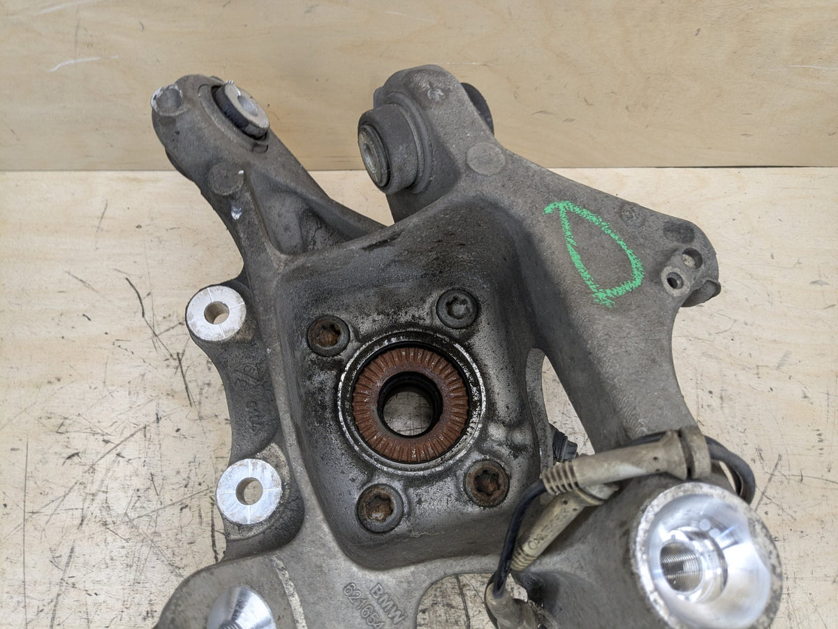 2016-2019 BMW 740i G12 Rear Left Driver Spindle Knuckle w/ Bearing 6861135 OEM