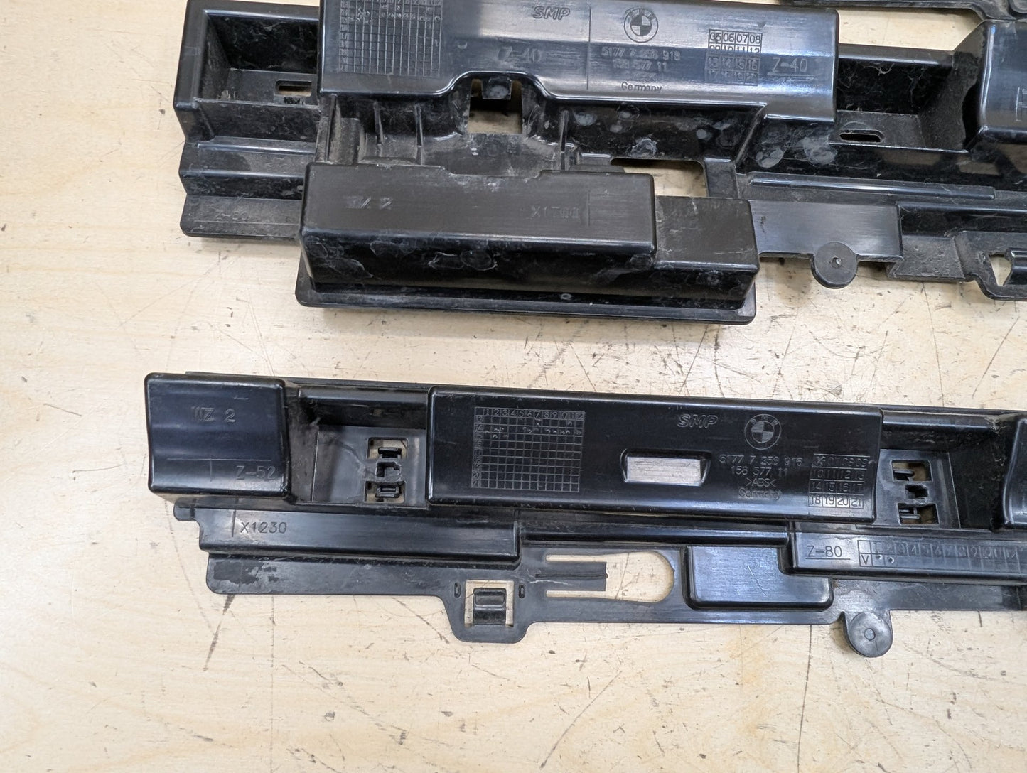 2012-2018 BMW 320i F30 Right Passenger Side Skirt Rocker Panel Brackets SET 7256920