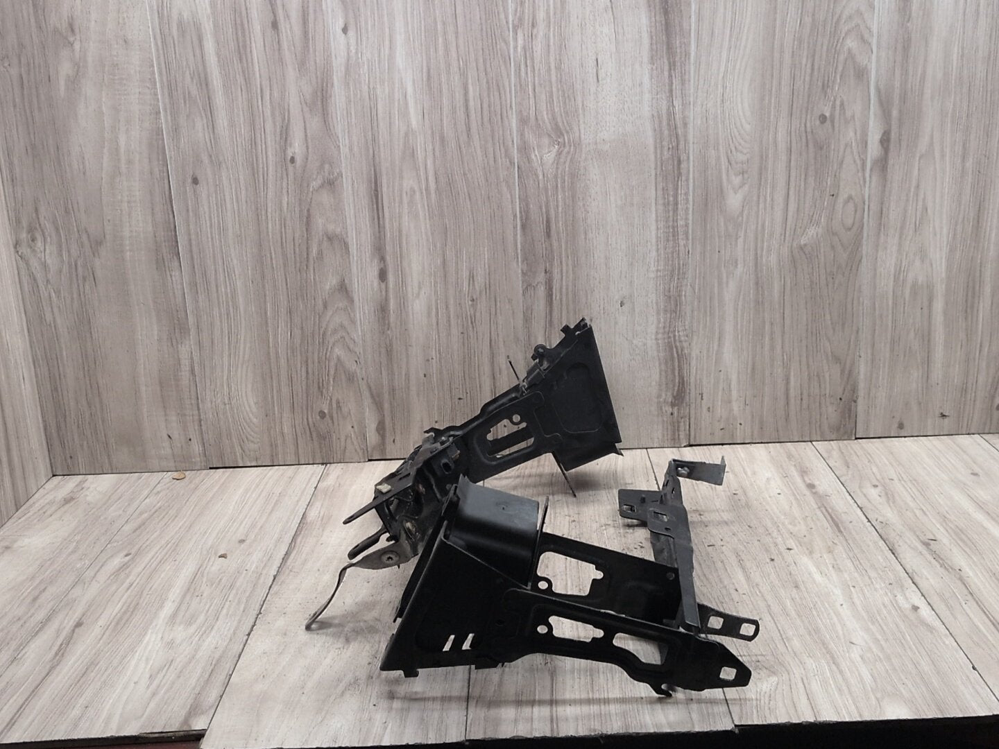 OEM BMW F22 F30 F32 F33 F36 Front Left Driver Headlight Support Mount Bracket