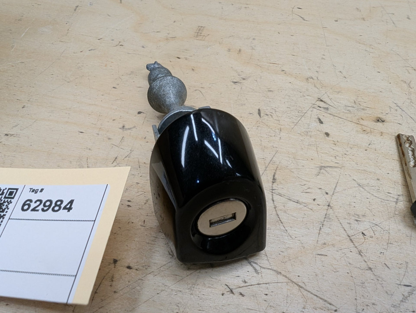 2006-2011 BMW 328i E90 Front Left Driver Key Lock Mechanism w/ Key 7162427