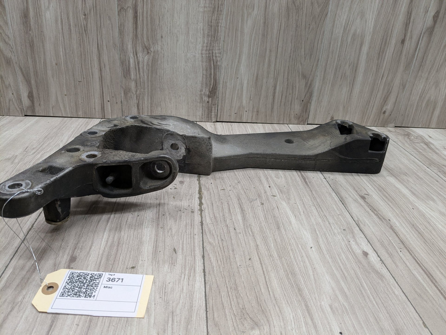 2019 - 2026 BMW X5 G05 Transmission Mount Bracket 8486998 N63B44M3