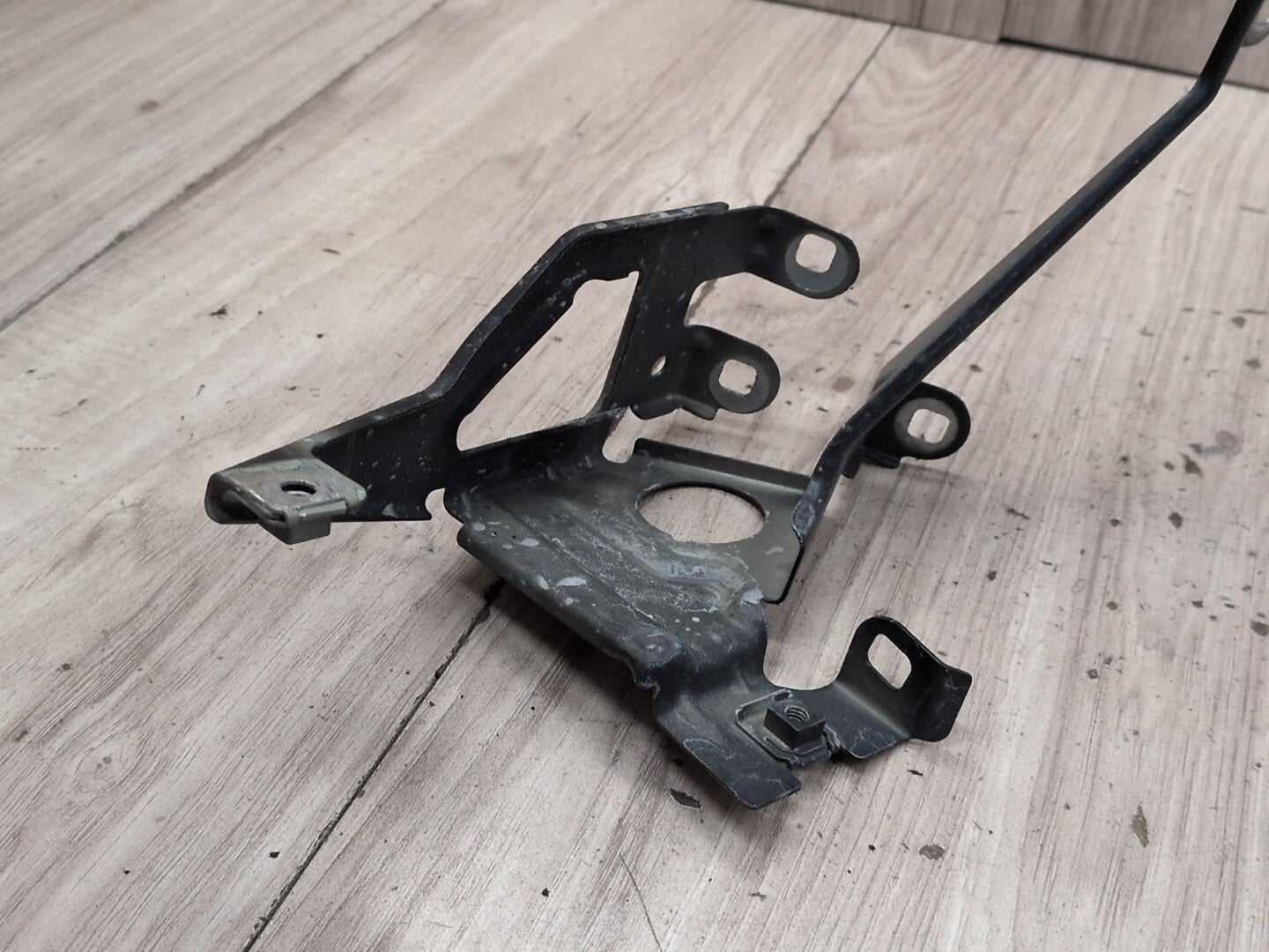2012-2018 BMW M6 F06 Front Left Driver Fender Brackets SET 7230583