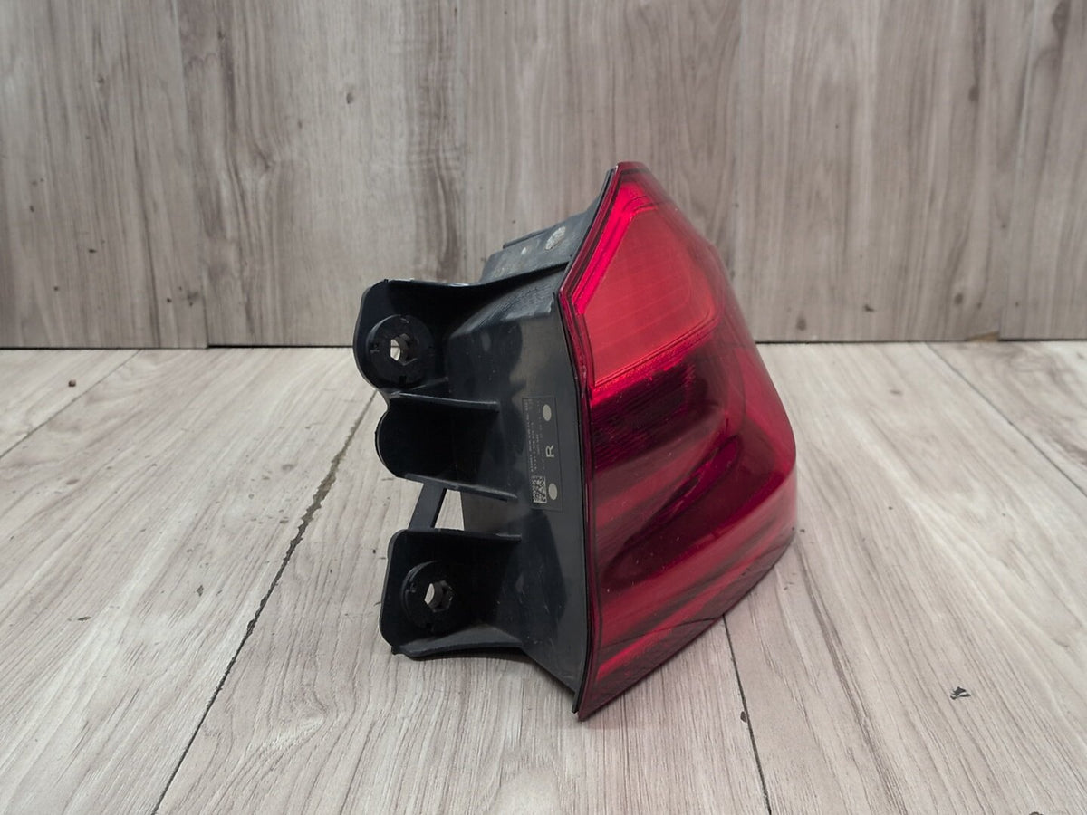 17-20 OEM BMW F90 G30 530 540 M550 M5 Rear Passenger Side Outer Tail Light