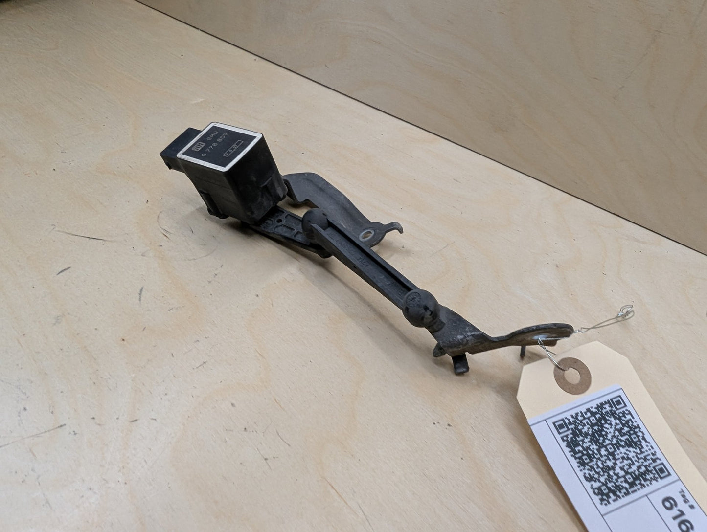 2007-2013 BMW 335i E93 Suspension Height Level Sensor 6778809