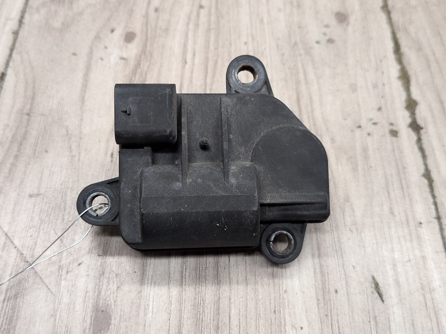 2015 - 2019 BMW X6 F86 Muffler Exhaust Flap Actuator 7851568 S63B44T2