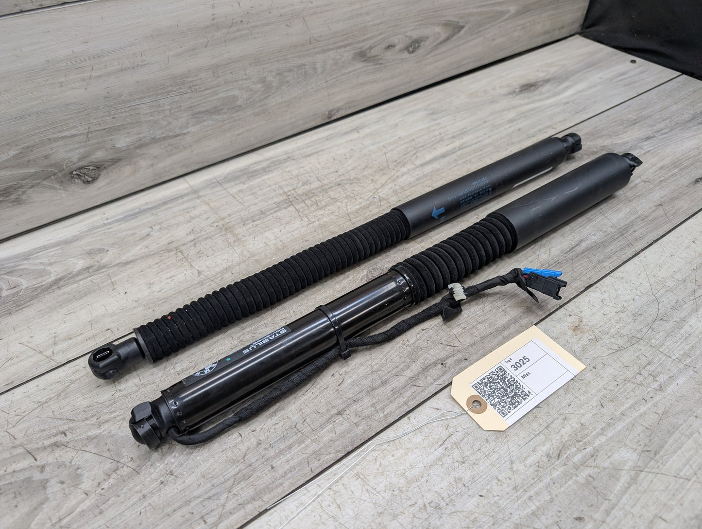 18-24 OEM BMW G01 F97 X3 X3M Rear Left Right Liftgate Shock Strut Lift Supports
