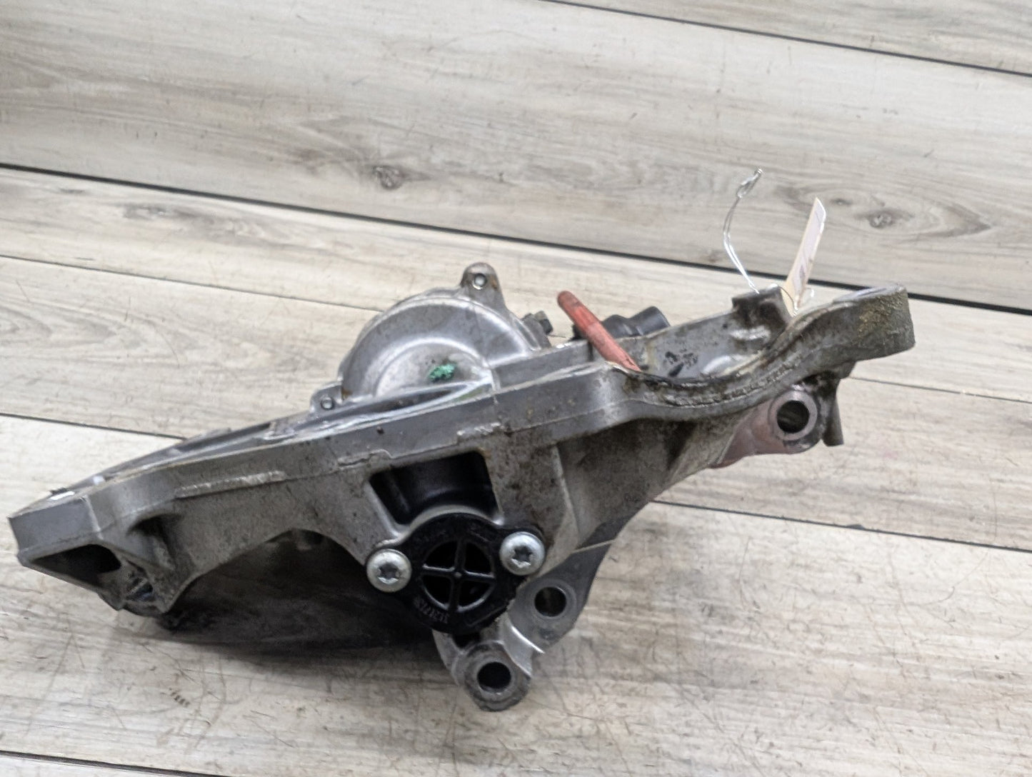 OEM BMW F22 F23 F30 G01 G02 230 330 X3 Engine B46 B48 Coolant Pump With Support
