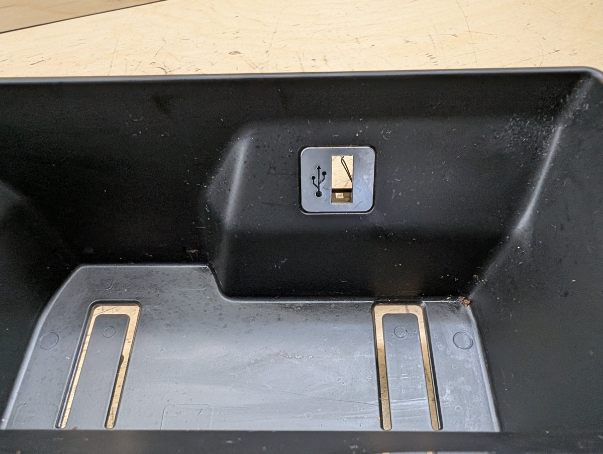 16-19 OEM BMW G11 G12 740 750 M760 Center Console Cup Holder USB Charging Port