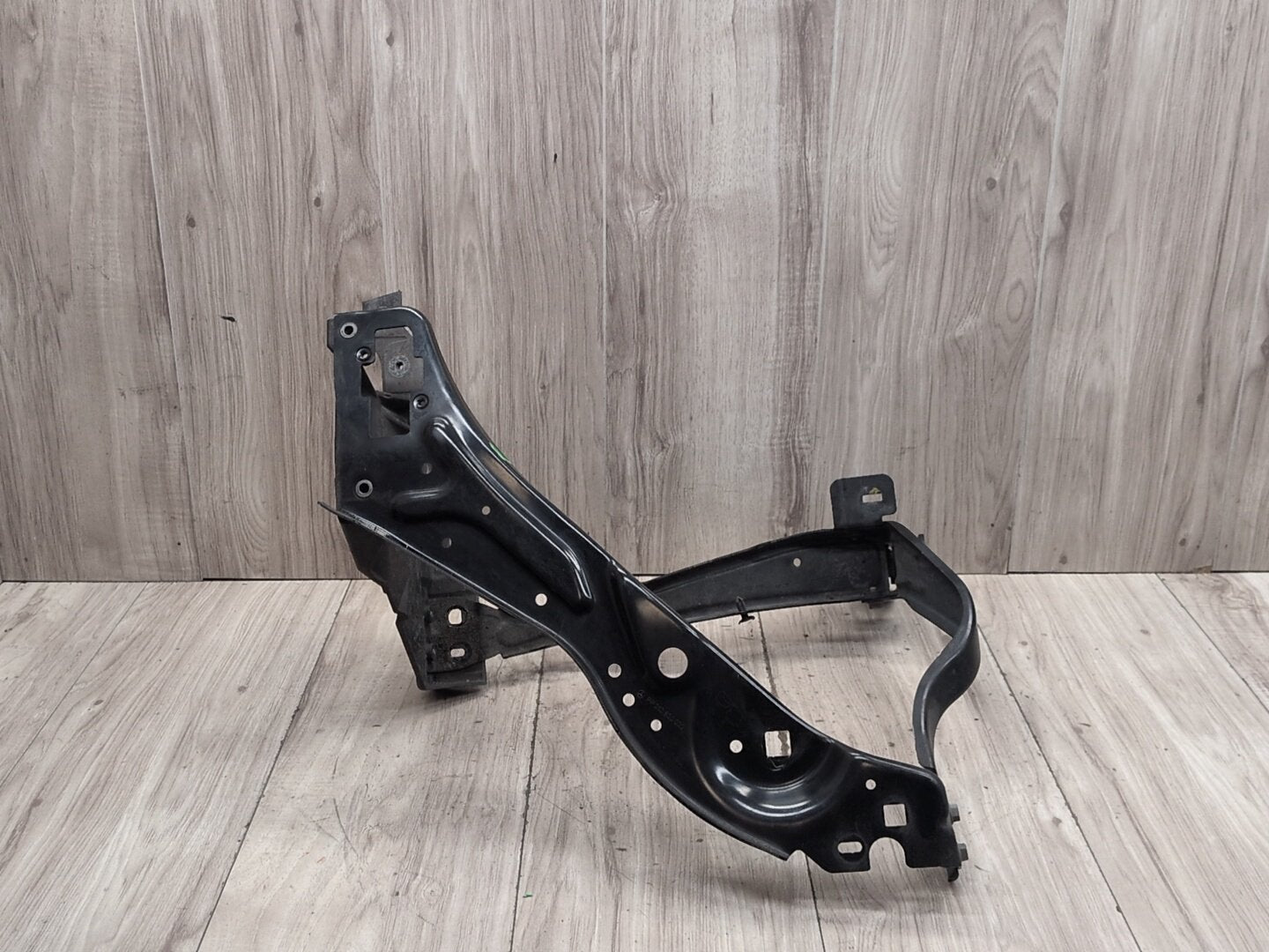2009-2012 Mercedes-Benz E550 W212 Right Passenger Headlight Bracket 212620022