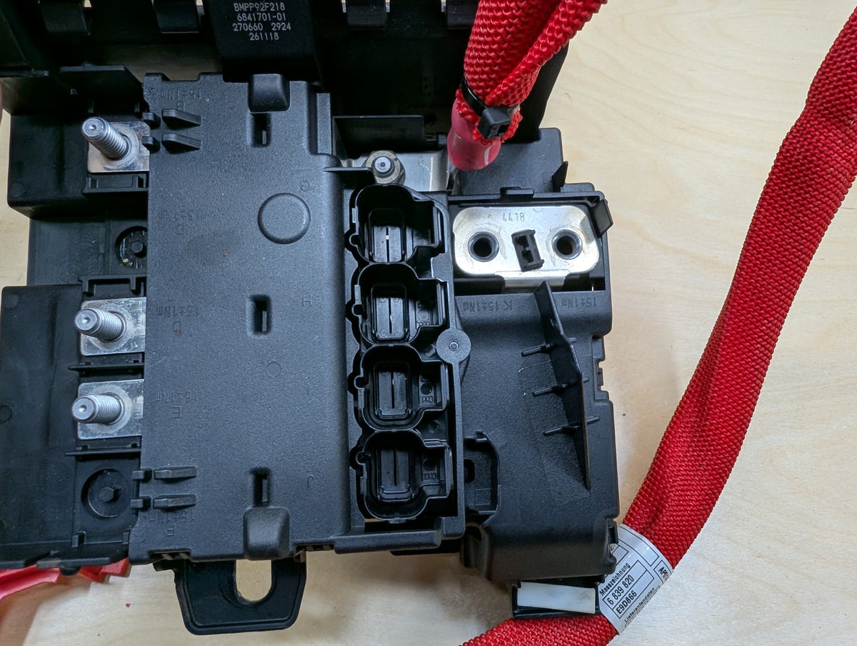 2018-2024 BMW X3 G01 Battery Power Distribution Box 6841701 OEM