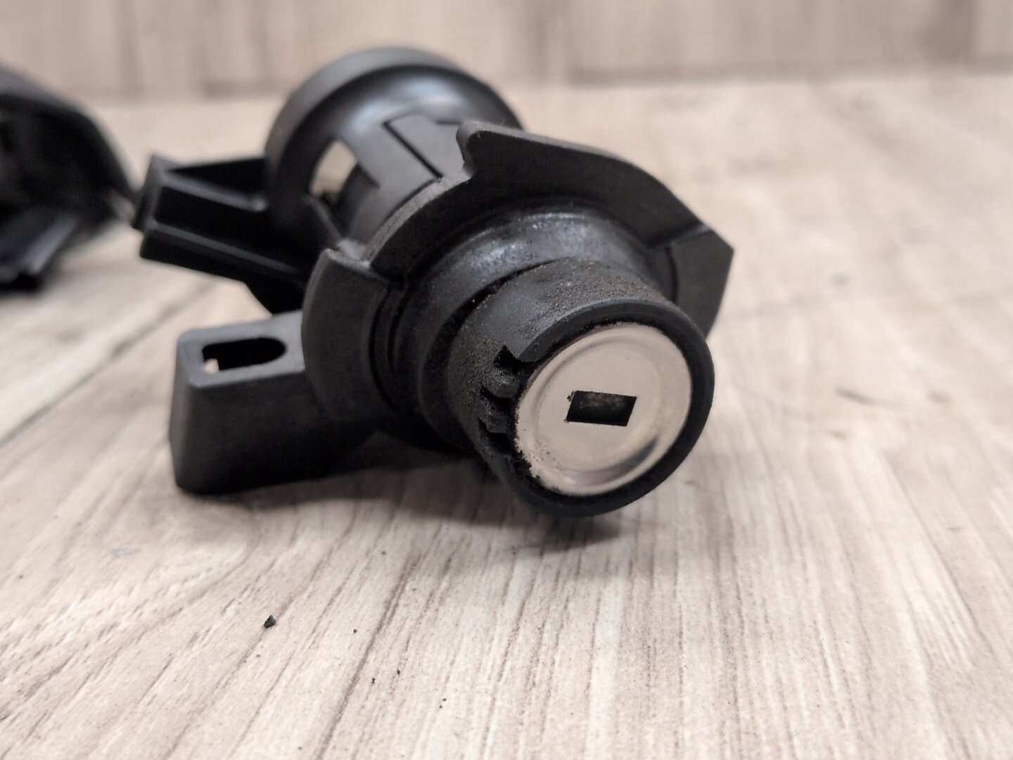 OEM Mercedes-Benz E550 W212 Front Left Rear Trunk Key Lock Mechanism w/ Key SET