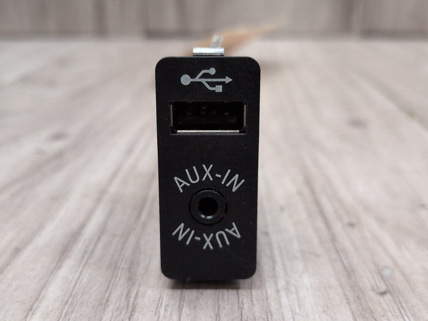 2014 - 2018 BMW X5 F85 AUX / USB Charger Port Socket 9266607 S63B44T2