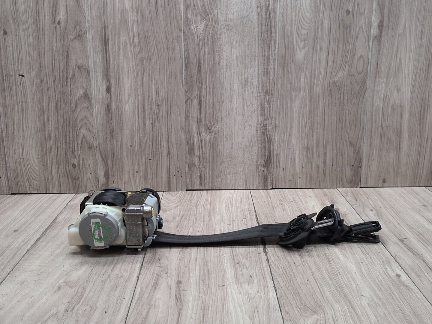 2015-2018 Audi Q3 8U Front Left Driver Seatbelt Seat Belt Retractor 8U0857705F