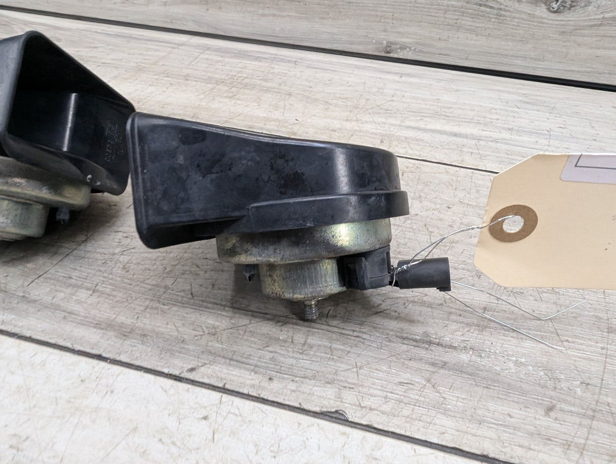 2007-2013 BMW 328i E93 Alarm Horns SET 7159421