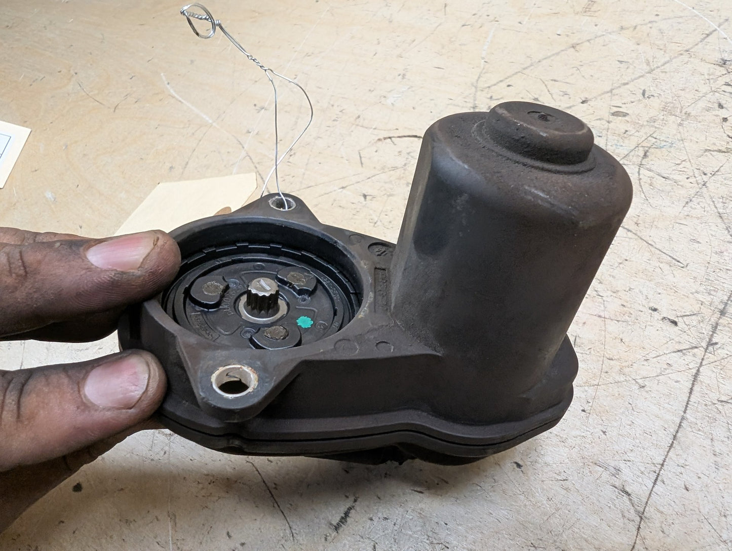 OEM BMW F90 G07 G12 G30 G80 G82 G83 M3 M4 M8 Rear Parking Brake Actuator Motor