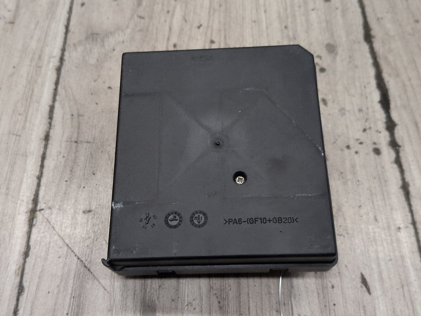 2004-2010 BMW X3 E83 BCM Body Control Module 7560626
