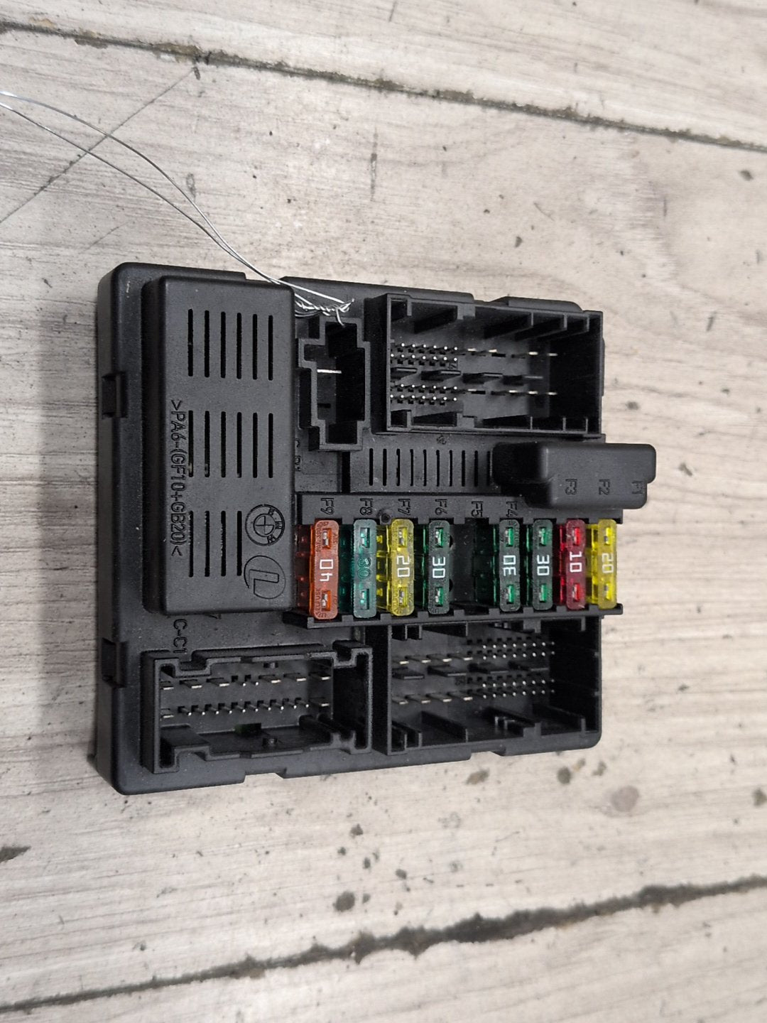 04-10 BMW X3 E83 BCM Fuse Relay Power Junction Distribution Box Module