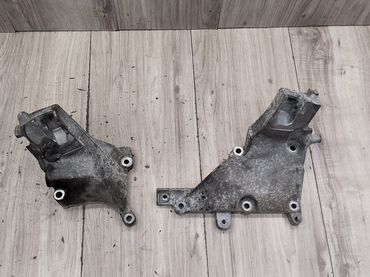 2009-2012 Mercedes-Benz W212 E550 M278 Left Right Engine Bracket Support Mount SET A2782233004