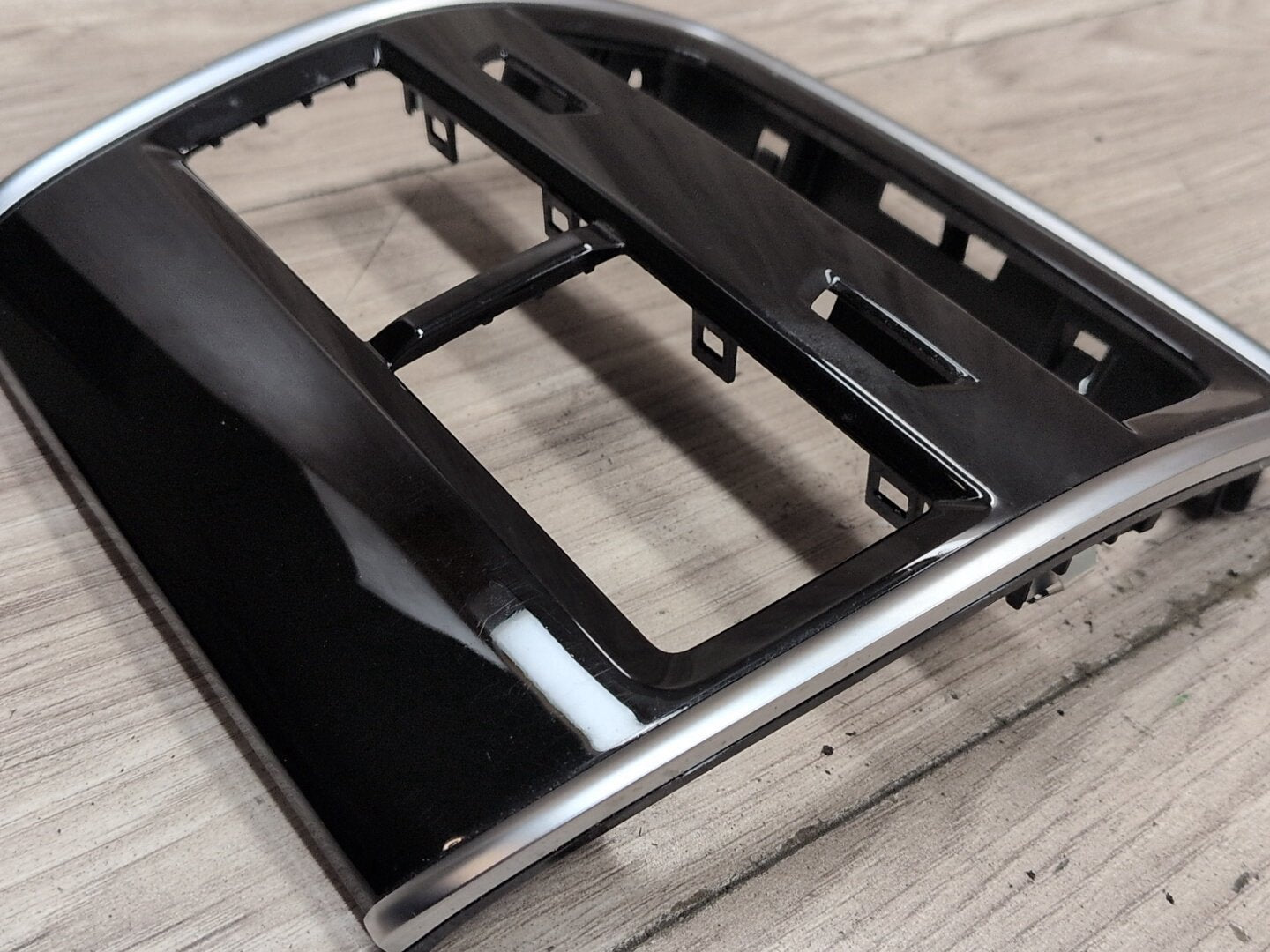 2019 - 2026 BMW X5 G05 Rear Center Console Air Vent Grille 9399966 N63B44M3