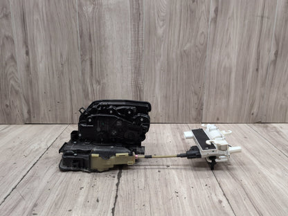 2016-2019 BMW 740Li G12 Front Right Door Latch Lock Actuator 7477702 OEM