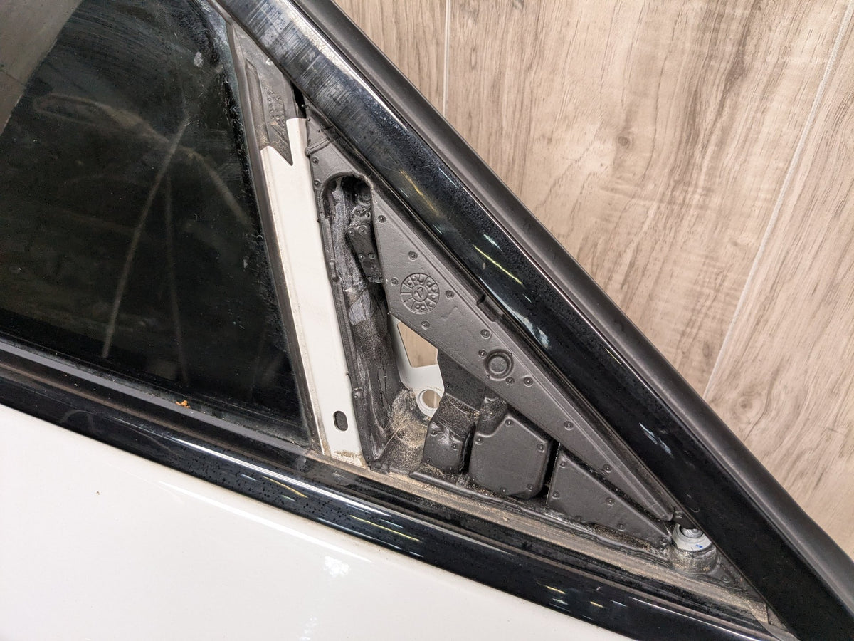 OEM BMW F90 G30 530 540 M550 M5 Front Right Passenger Door Shell Panel