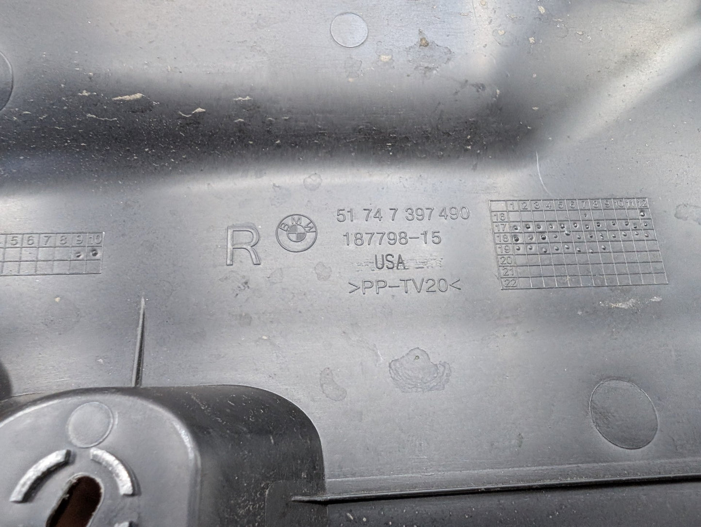 2018 - 2024 BMW X3 G01 Right Passenger Engine Bay Cover Panel Seal Trim 7397490 B58B30O1