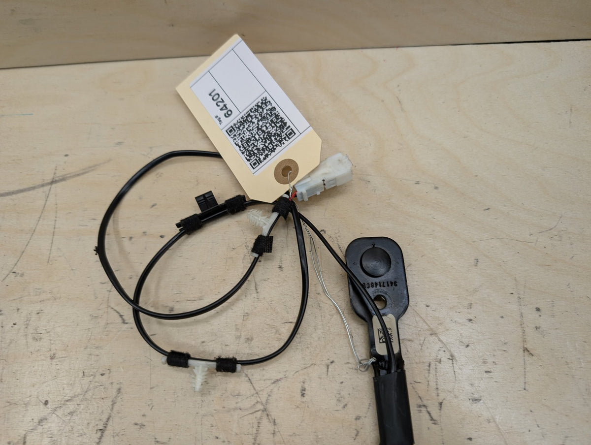 OEM BMW F90 G11 G12 G30 530 540 M550 750 M5 Front Left or Right Seatbelt Buckle