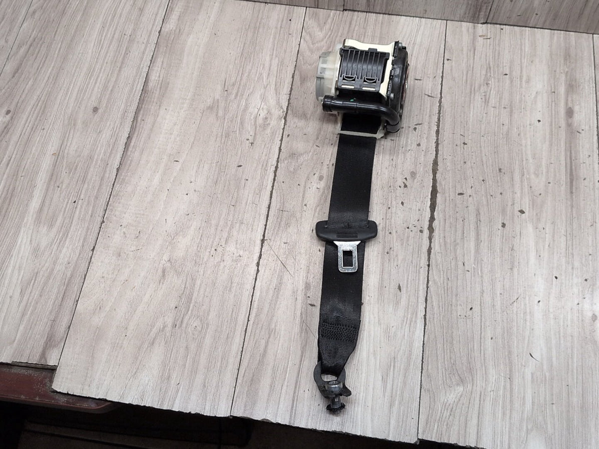 2015-2018 Audi Q3 8U Rear Left or Right Seatbelt Seat Belt Retractor 8U0857805A