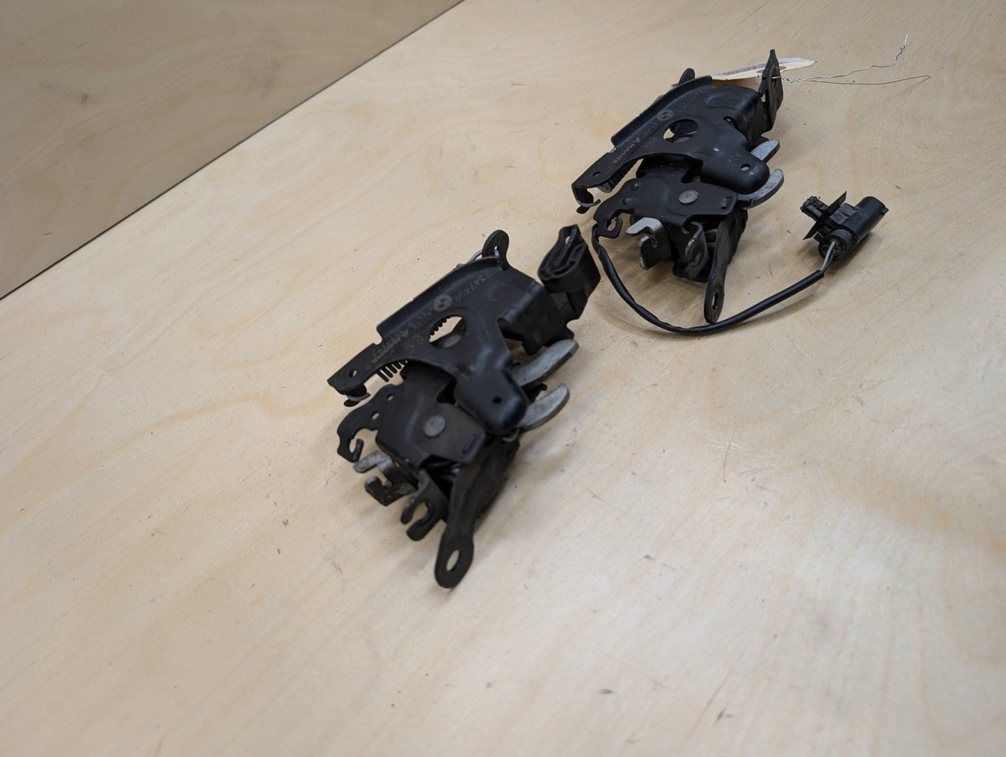 OEM BMW G11 G12 G15 G30 G90 M5 M8 Hood Left Right Hood Lock Latch w/ Cable SET