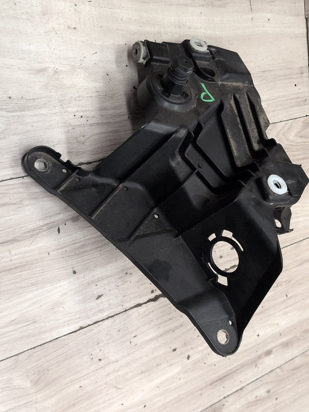 OEM BMW F15 F16 F85 X5 X6 Front Right Passenger Fender Mount Support Brackets