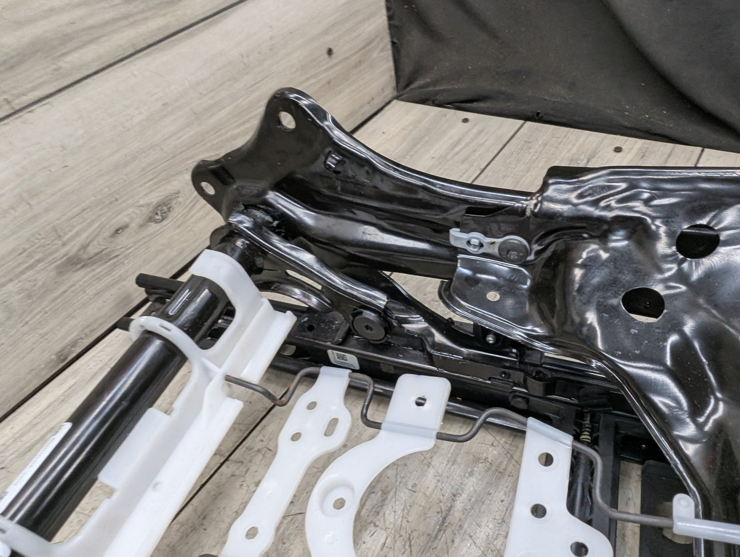 2018 - 2024 BMW X3 G01 Front Right Passenger Seat Lower Track Frame Assembly 7414610 B58B30O1
