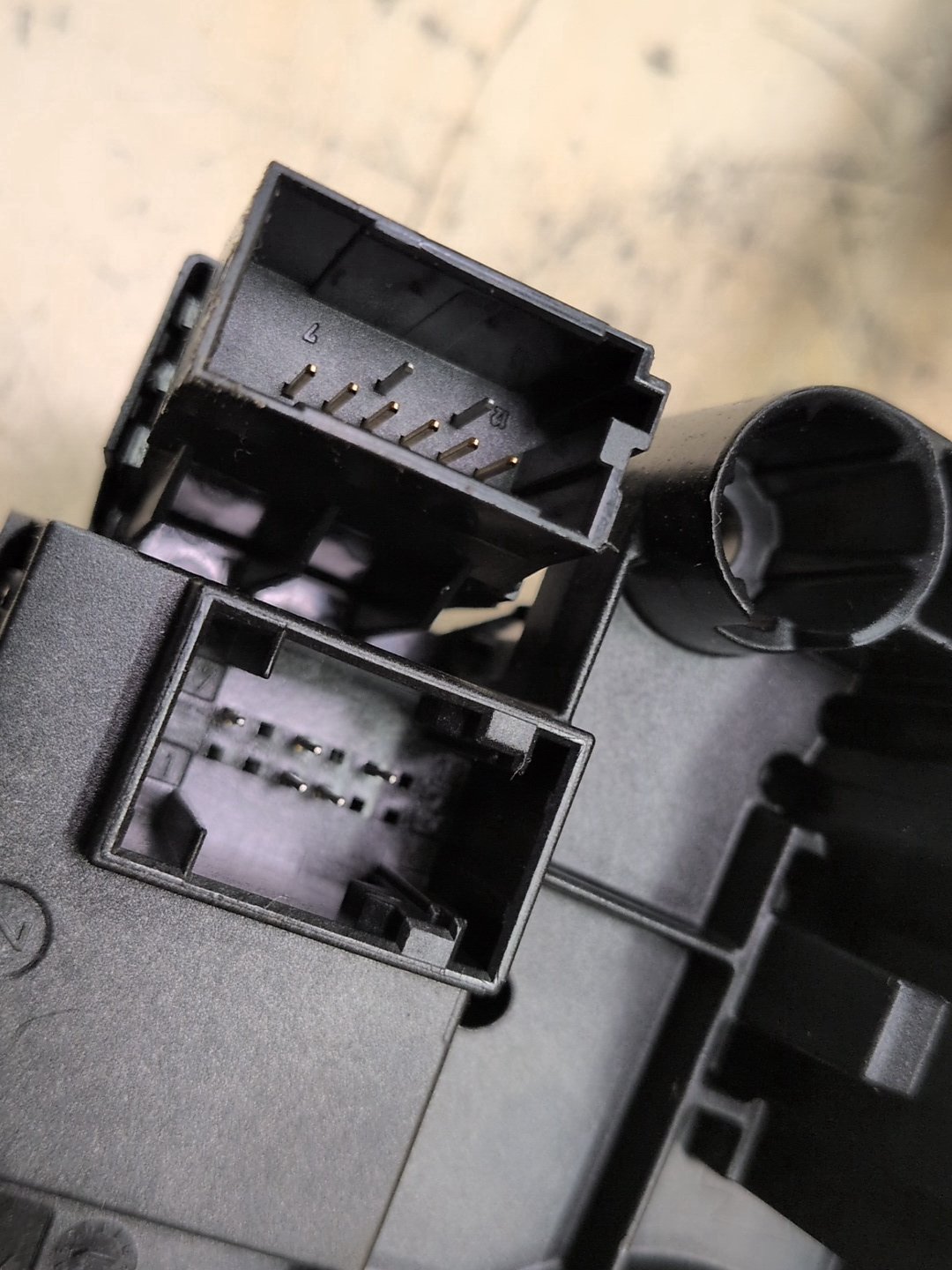 2016-2022 BMW 750i G12 Steering Wheel Sensor Clockspring 6806357