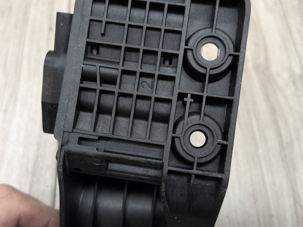 2009-2012 Mercedes-Benz E550 W212 Gas Accelarator Pedal A2043001104 OEM