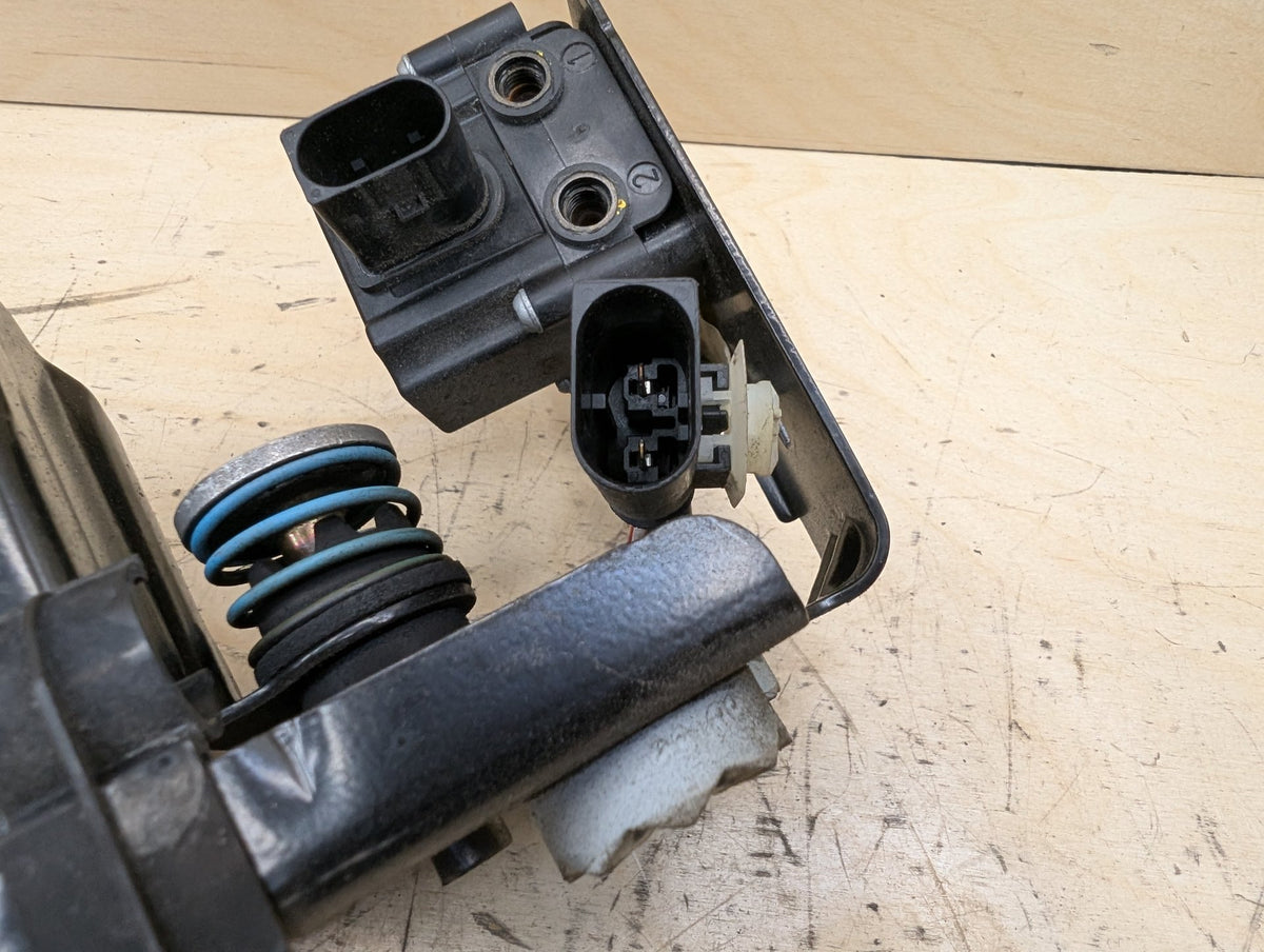 2010-2017 BMW 535i GT xDrive F07 Air Suspension Compressor Pump 6875176 OEM