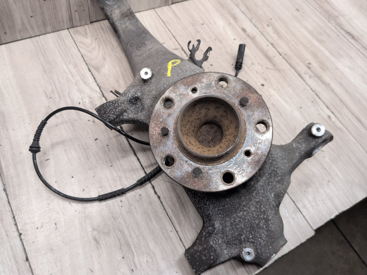 2011-2016 BMW M5 F10 RWD Front Right Spindle Knuckle w/ Bearing 2284054