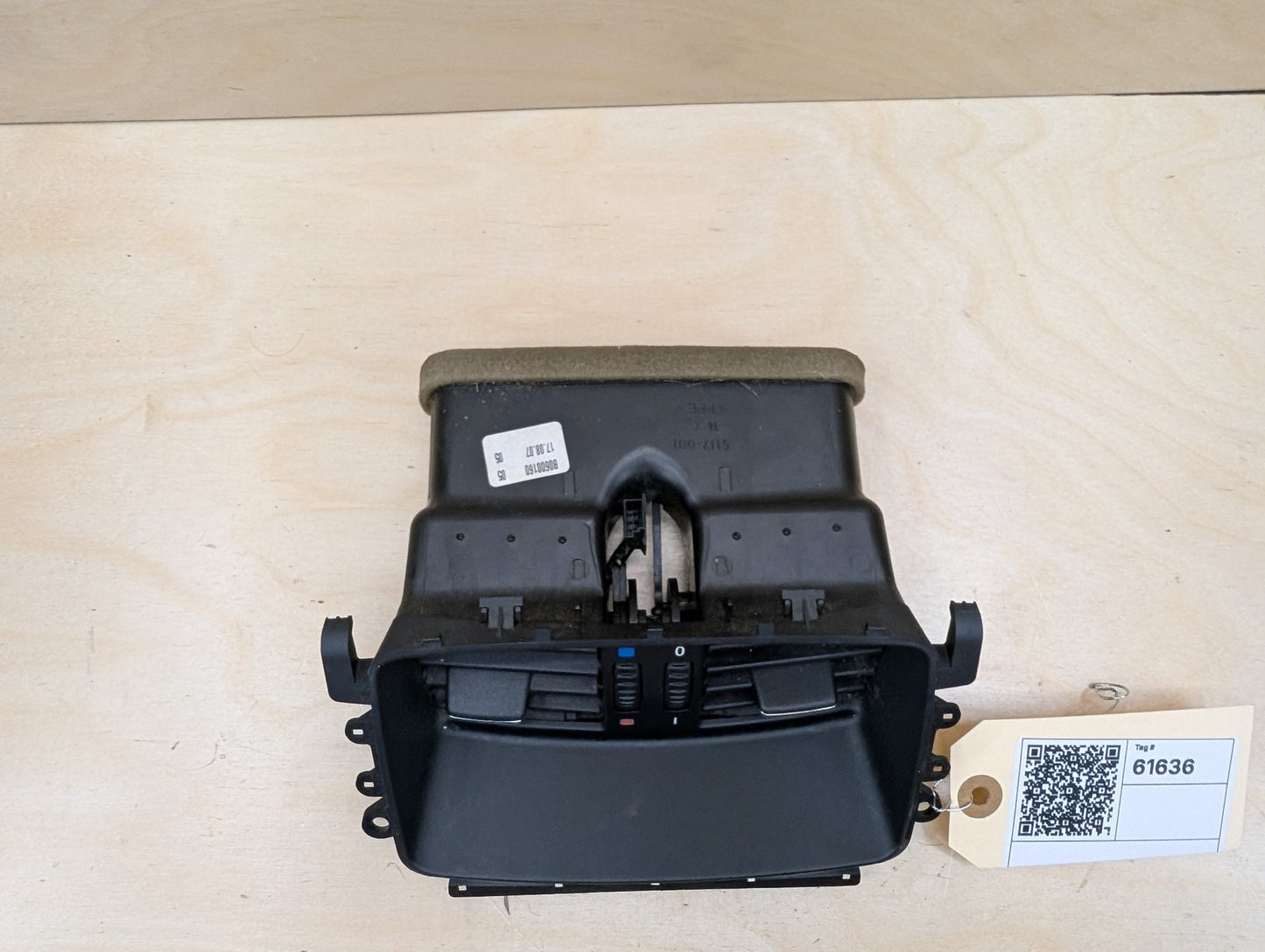 07-13 OEM BMW E92 328 335 Coupe Interior Central Console Rear Vent