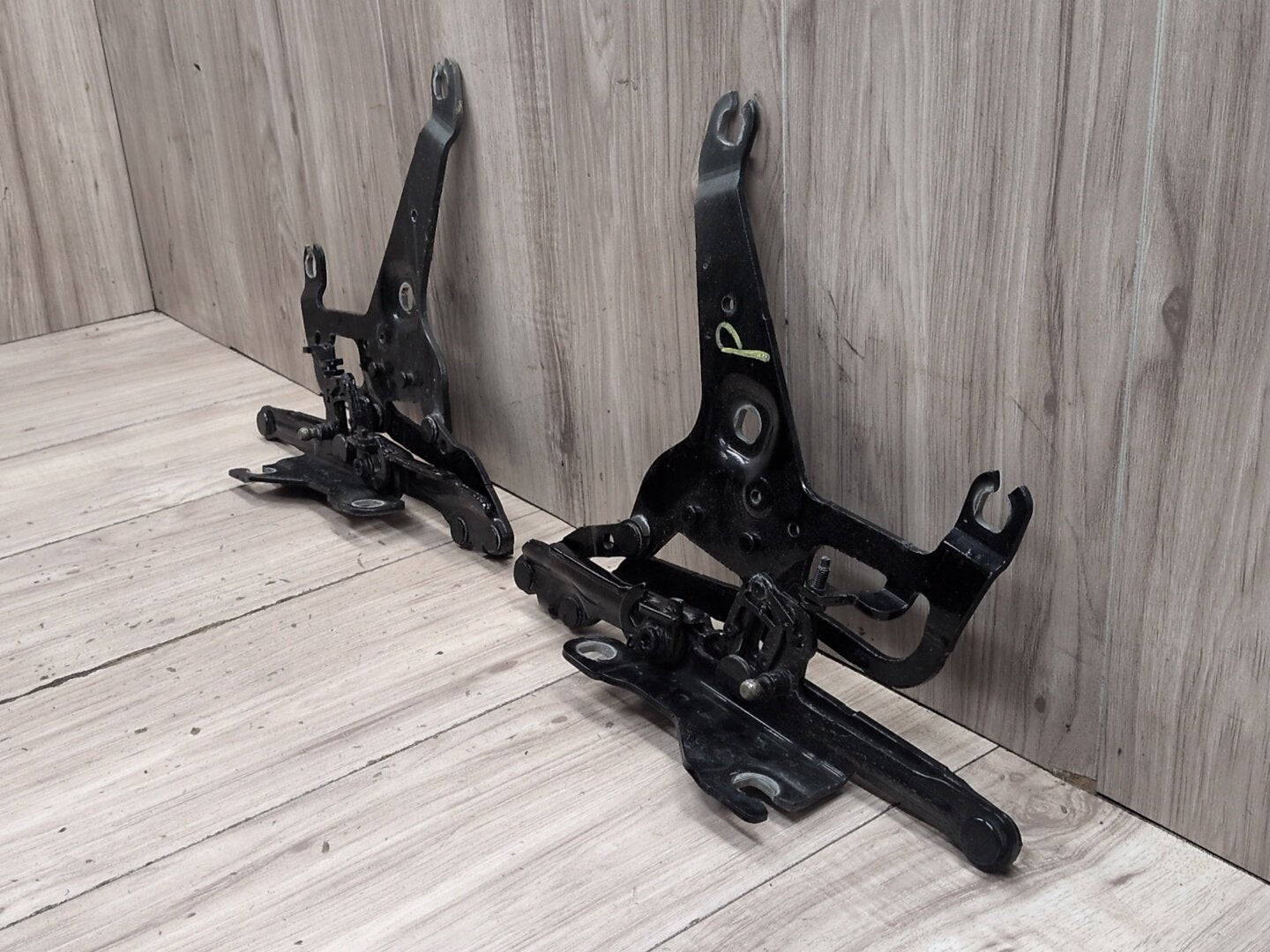 OEM BMW F15 F16 F85 X5 X6 Left Right Hood Hinge Support Bracket Brace SET