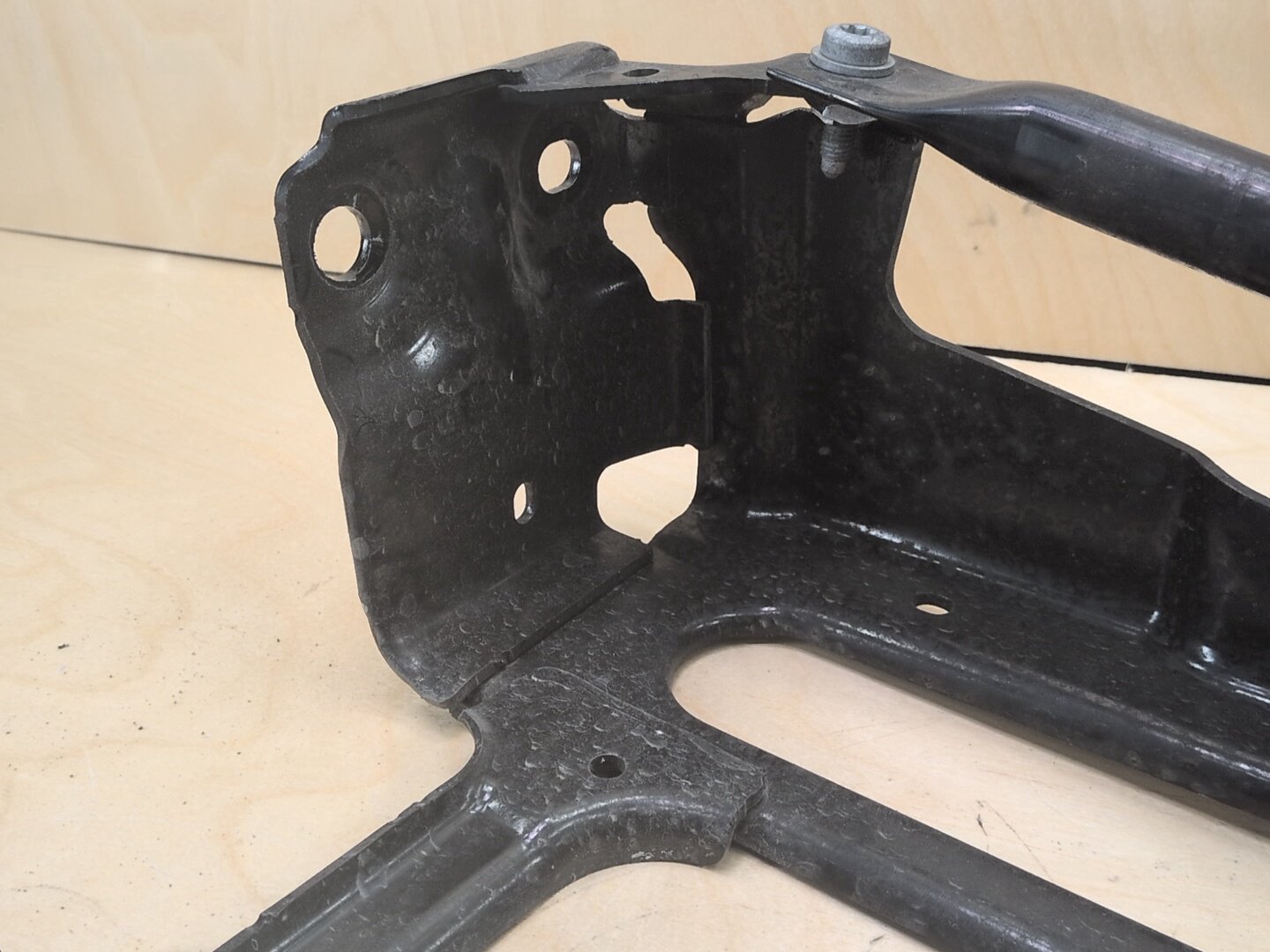 OEM BMW G01 G02 F97 X3 X4 Front Right Passenger Radiator Reinforcement Bracket