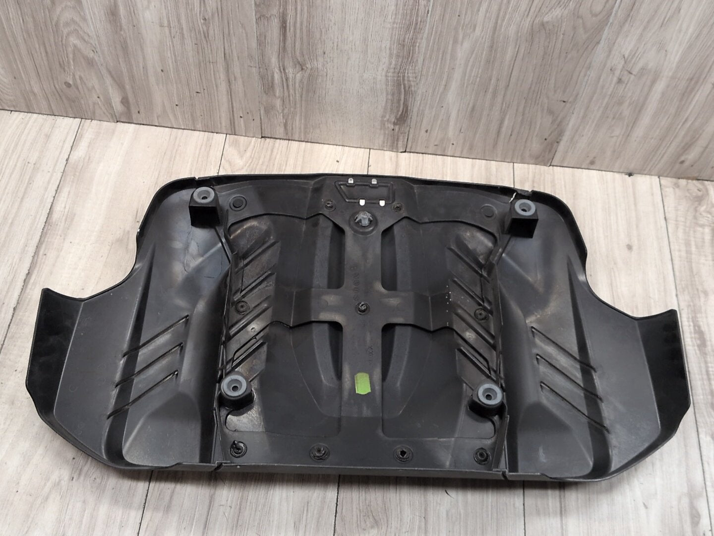 2012-2018 BMW F06 M6 Engine Cover 7843155