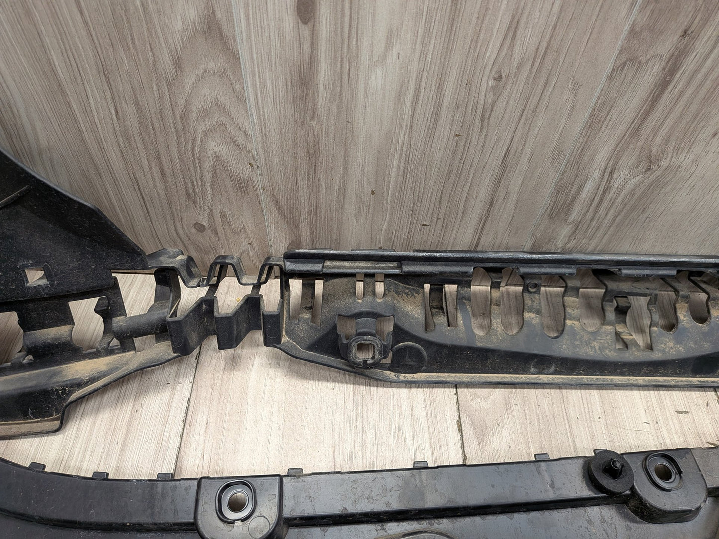 OEM BMW F90 M5 G30 M550 M Sport REAR Center Middle Reinforcement Bracket Mount