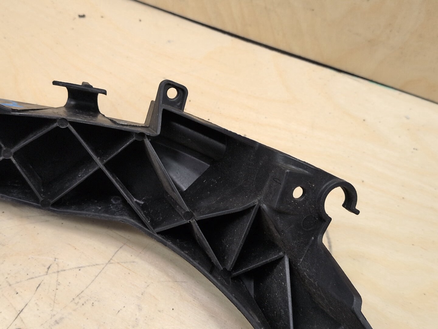09-11 BMW E90 E91 LCI Front Left Driver Headlight Arm Bracket Mount Plastic