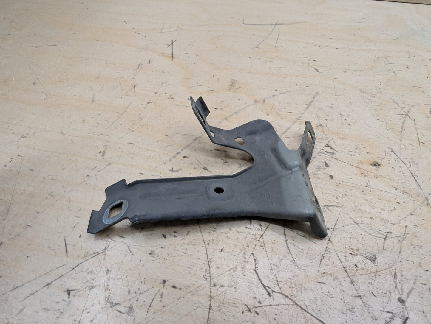 15-20 OEM BMW F80 F82 F83 M3 M4 Left Driver Fender Bracket Mount Carrier SET