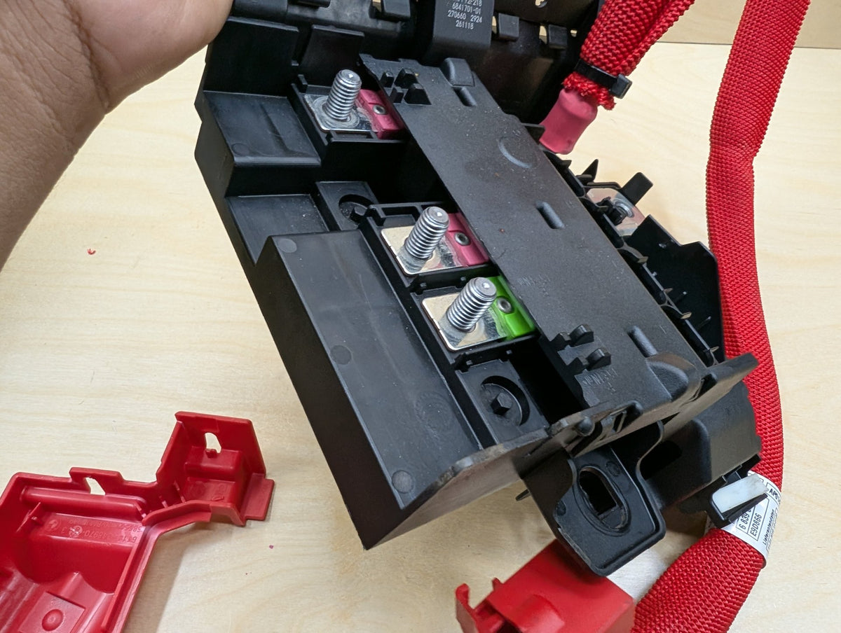 2018-2024 BMW X3 G01 Battery Power Distribution Box 6841701 OEM