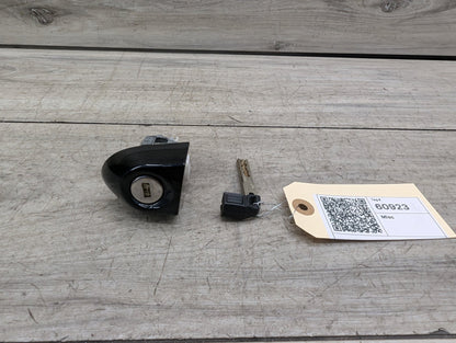 2008-2013 BMW 128i E82 Front Left Driver Key Lock Mechanism w/ Key 7161429 OEM