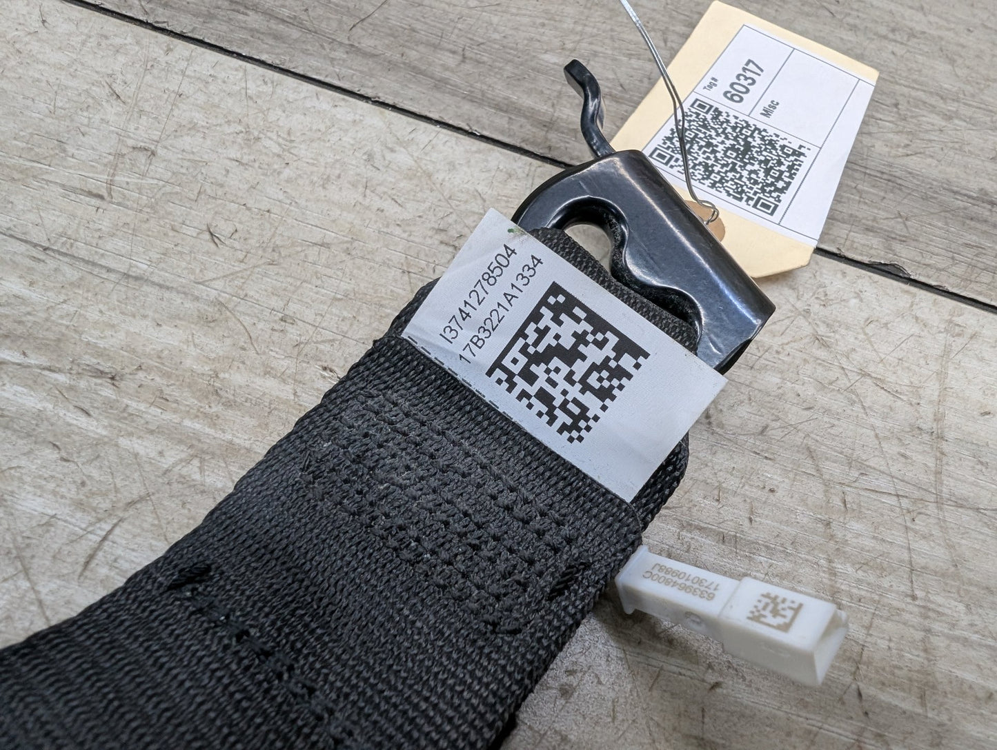 OEM BMW F90 M5 G30 530 540 M550 Rear Center Middle Seatbelt Seat Belt Buckle