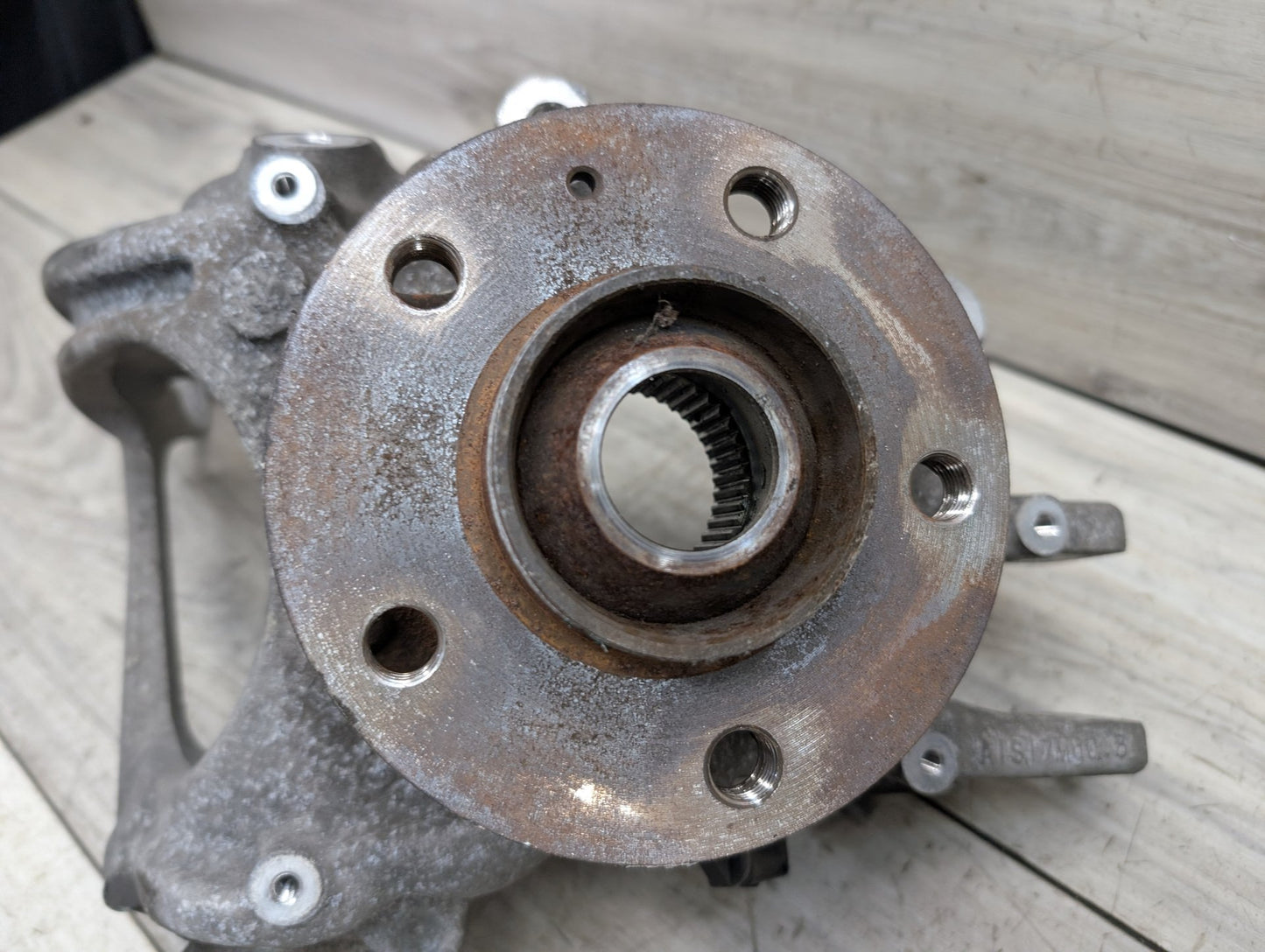 2009 - 2017 Audi Q5 8R Rear Left Driver Spindle Knuckle w/ Bearing 8R0505431F EA888