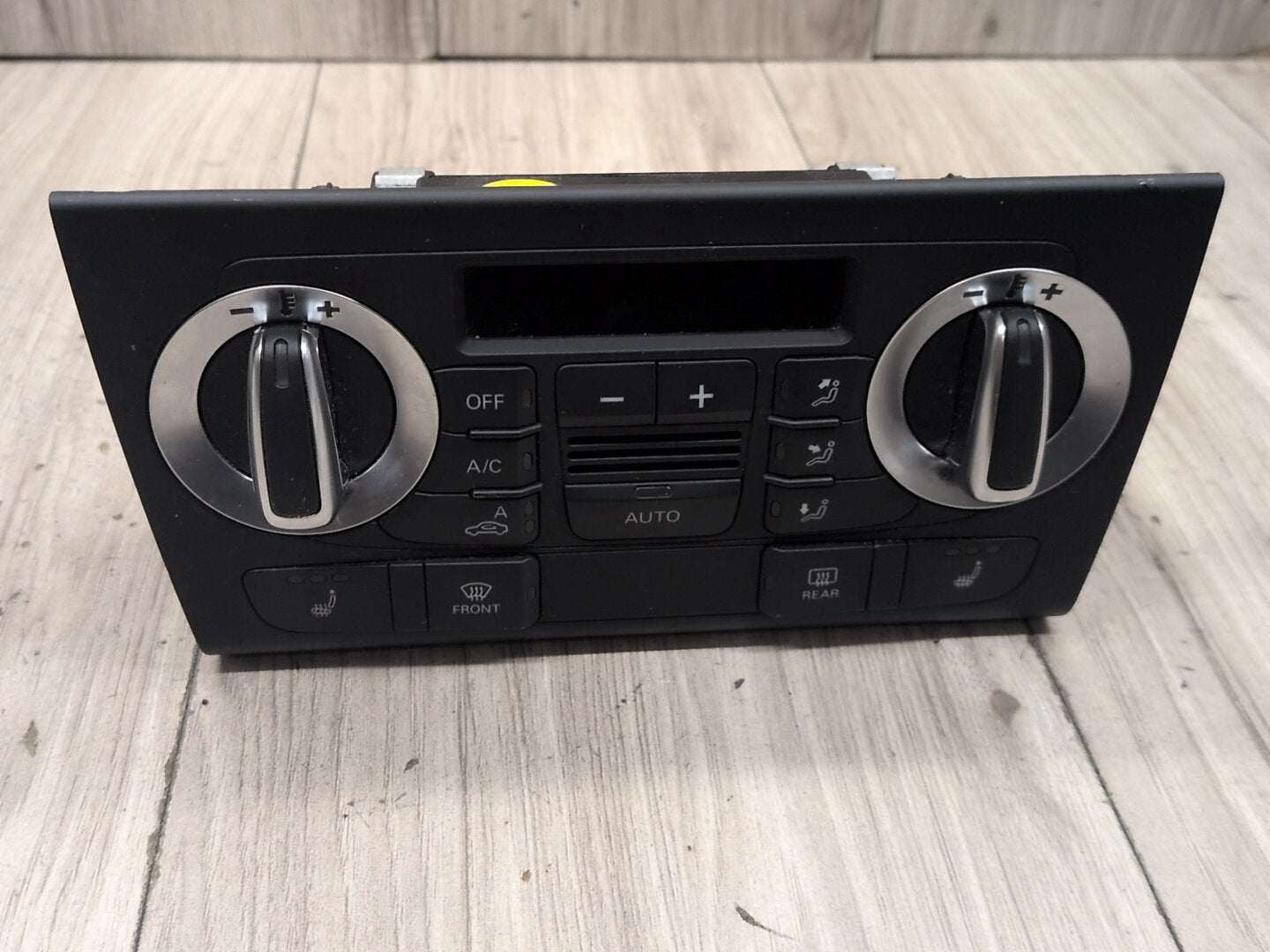2015-2018 Audi Q3 8U Front AC Heater Climate Control Switch 8U0820043E