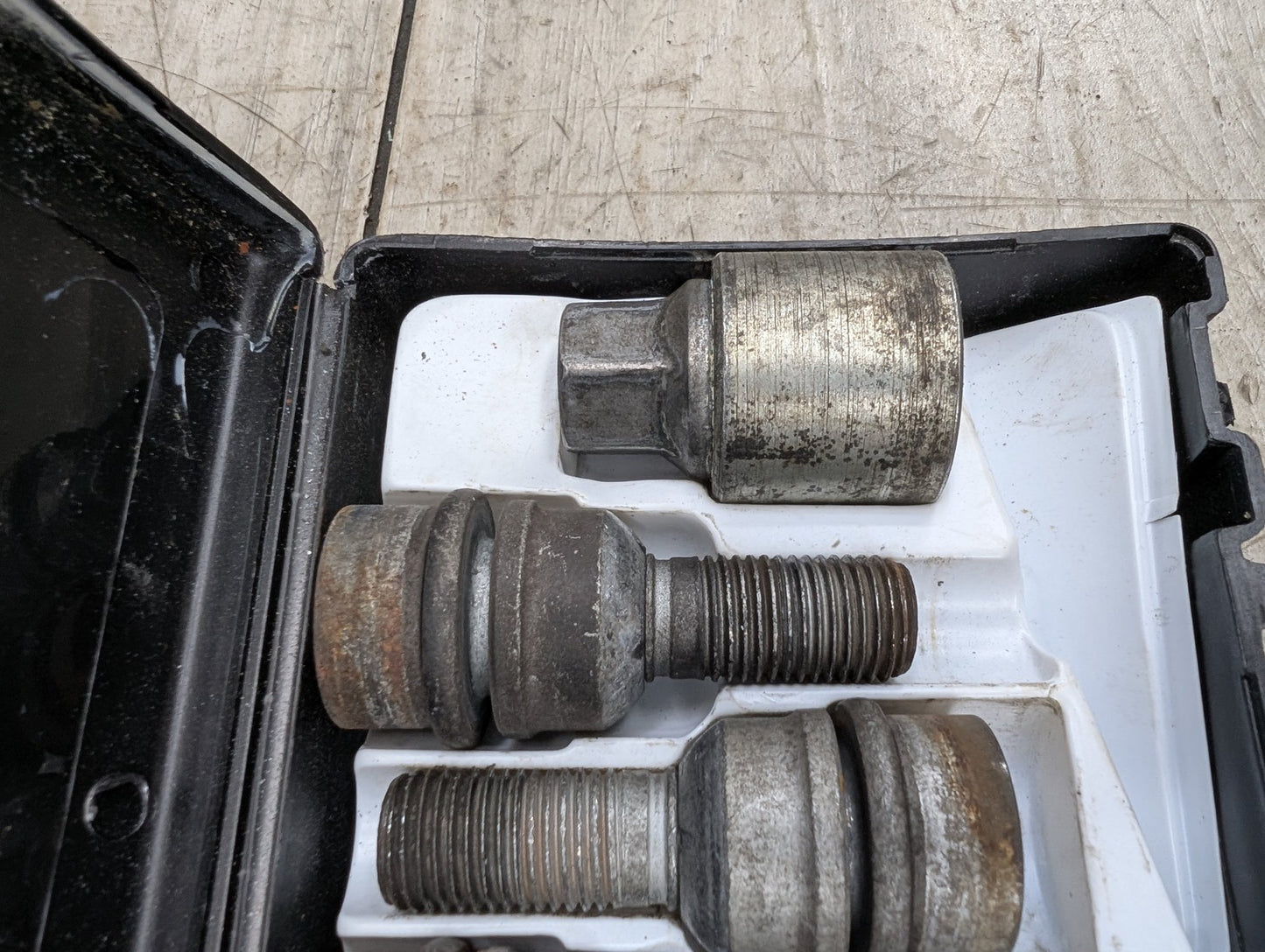 OEM AUDI A5 Q5 SQ5 Anti-Theft Wheel Lock Lug Nut w/ Key SET
